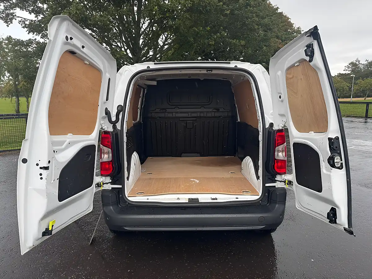 Used 2021 Vauxhall Combo Dynamic White - Interior and Exterior details 9