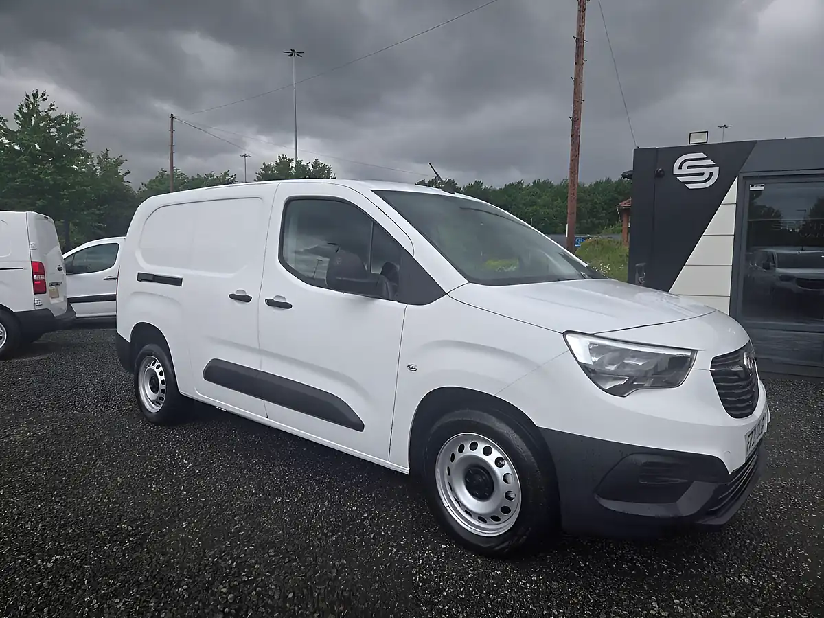 Used 2021 Vauxhall Combo Edition L2 H1 White - Front View
