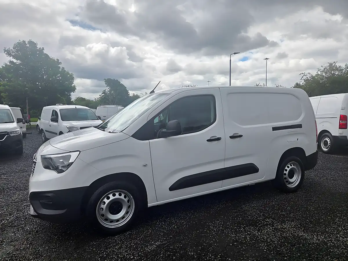 Used 2021 Vauxhall Combo Edition L2 H1 White - Interior and Exterior details 10