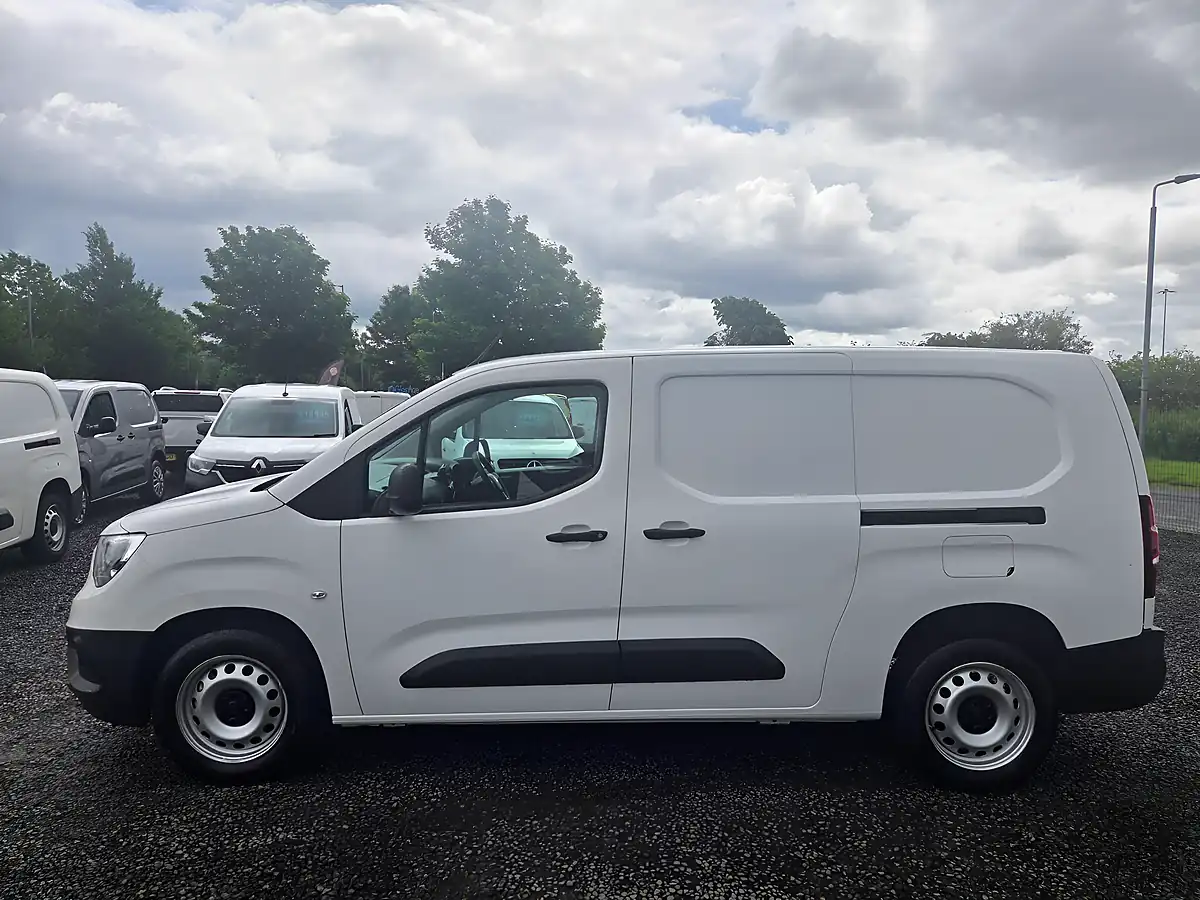 Used 2021 Vauxhall Combo Edition L2 H1 White - Interior and Exterior details 11