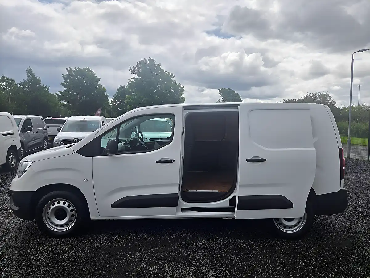 Used 2021 Vauxhall Combo Edition L2 H1 White - Interior and Exterior details 12
