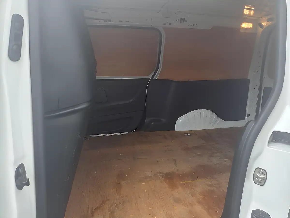 Used 2021 Vauxhall Combo Edition L2 H1 White - Interior and Exterior details 13