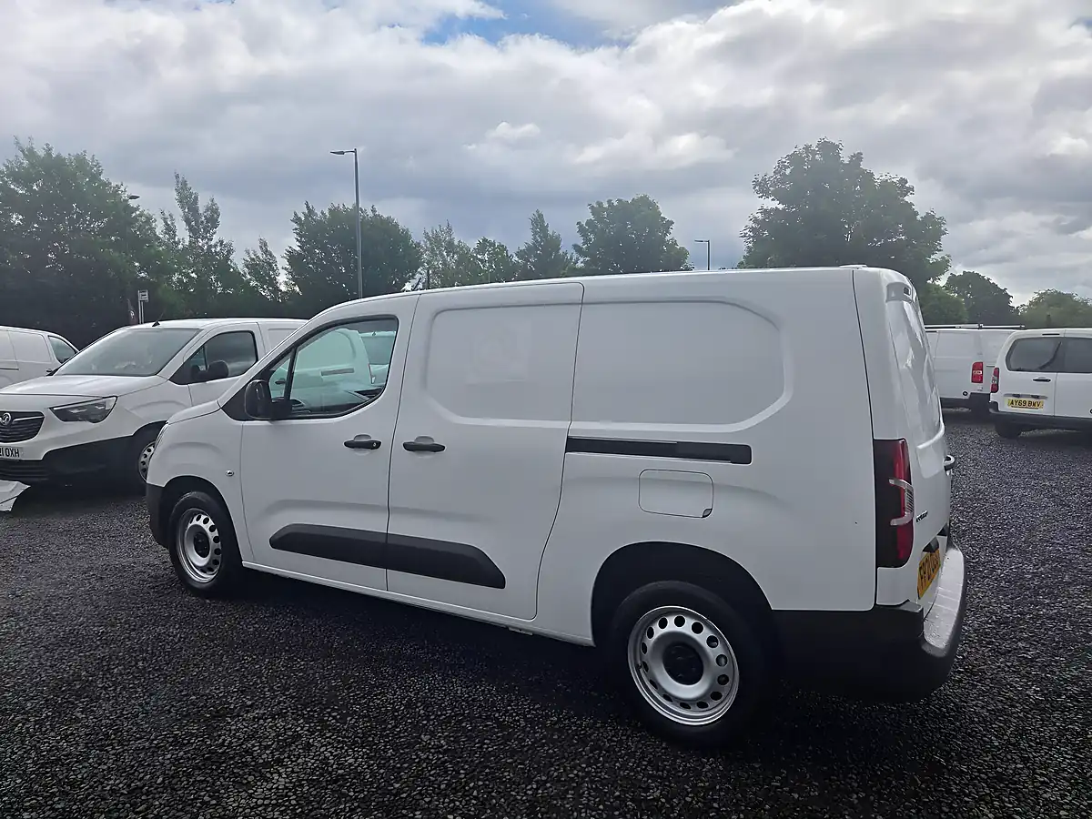Used 2021 Vauxhall Combo Edition L2 H1 White - Interior and Exterior details 15