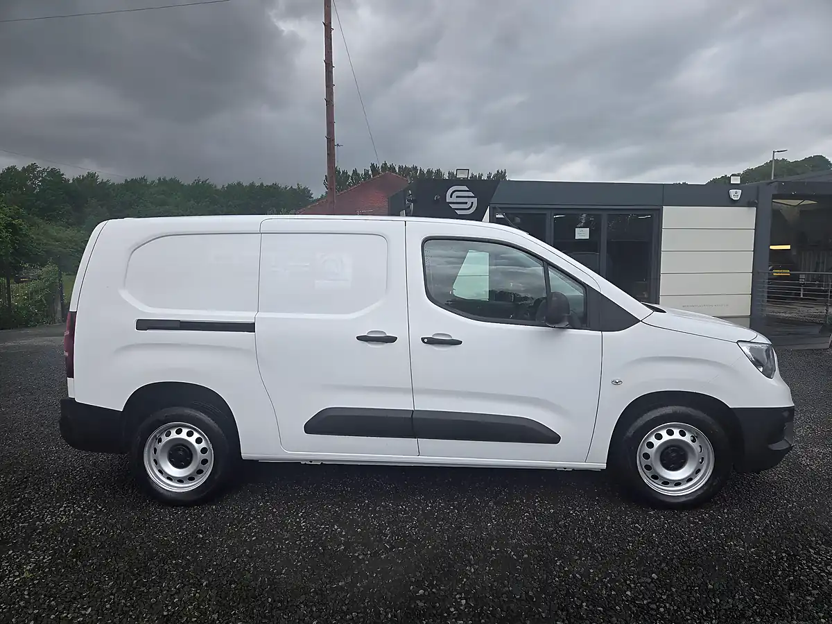 Used 2021 Vauxhall Combo Edition L2 H1 White - Interior and Exterior details 3