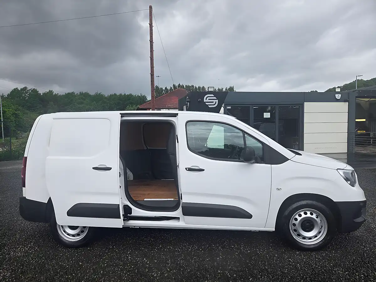 Used 2021 Vauxhall Combo Edition L2 H1 White - Interior and Exterior details 4
