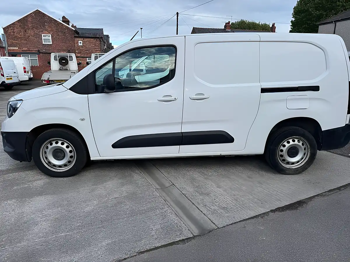Used 2021 Vauxhall Combo Edition Pure White - Interior and Exterior details 3