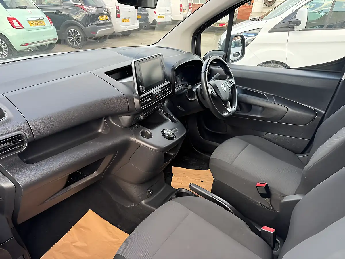 Used 2021 Vauxhall Combo Edition Pure White - Interior and Exterior details 4