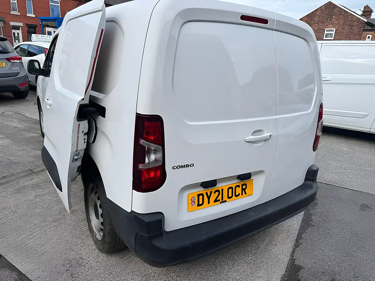 Used 2021 Vauxhall Combo Edition Pure White - Interior and Exterior details 6