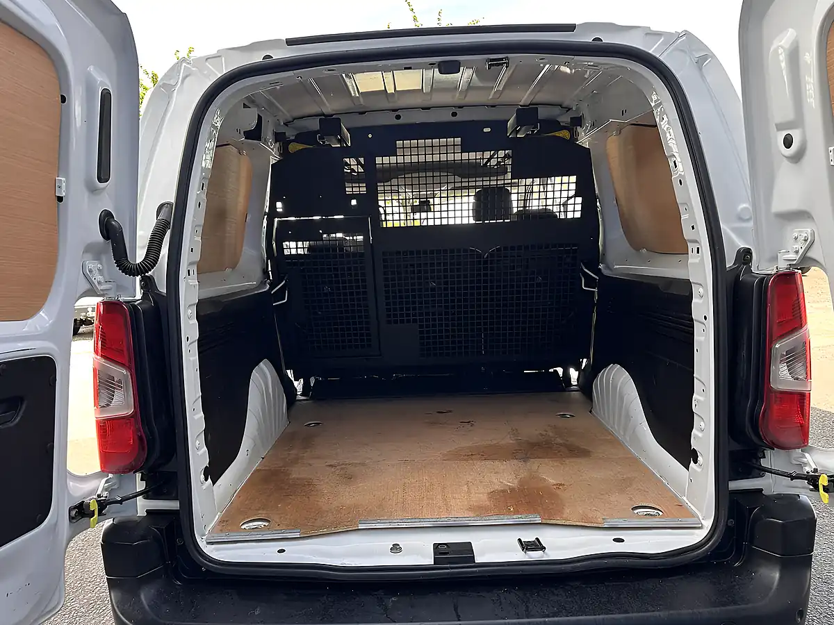 Used 2021 Vauxhall Combo Edition White - Interior and Exterior details 11
