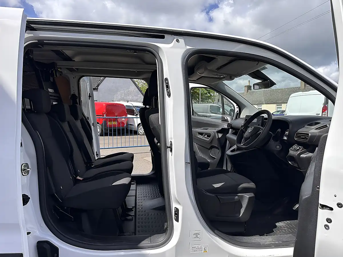 Used 2021 Vauxhall Combo Edition White - Interior and Exterior details 12