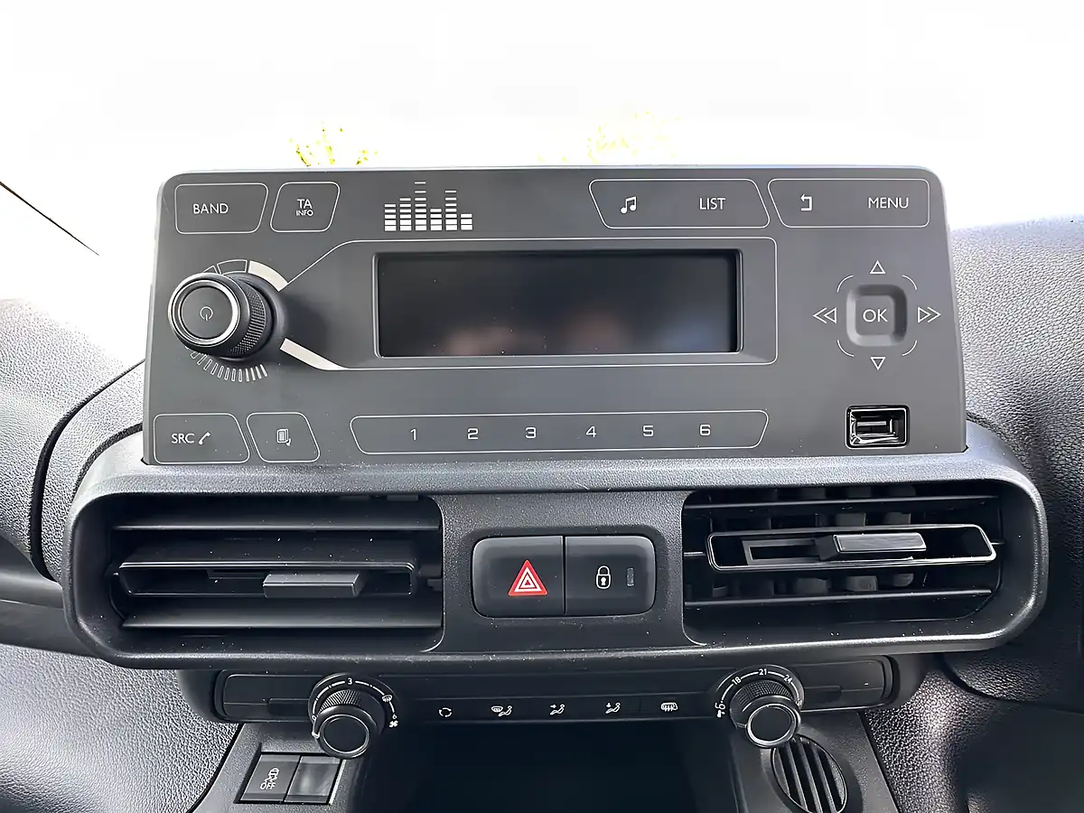 Used 2021 Vauxhall Combo Edition White - Interior and Exterior details 19