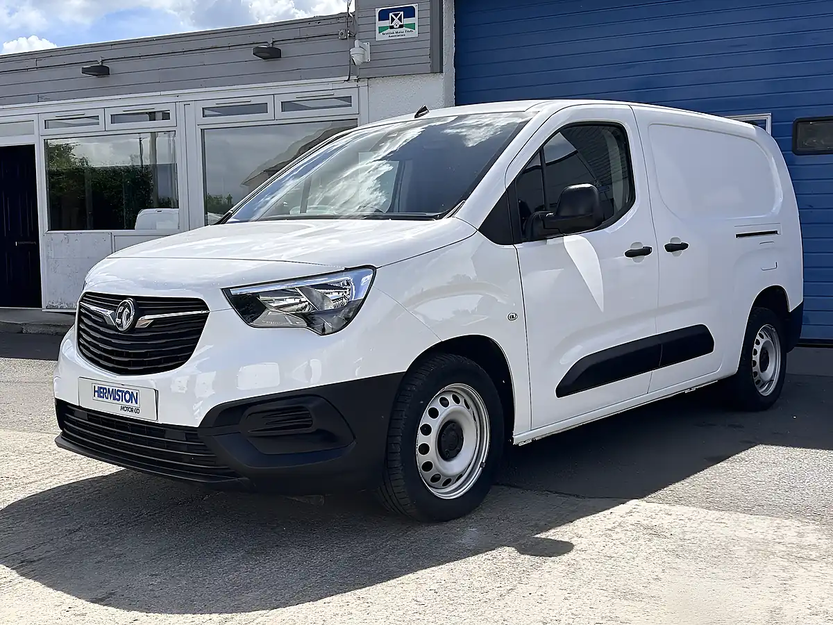 Used 2021 Vauxhall Combo Edition White - Interior and Exterior details 5