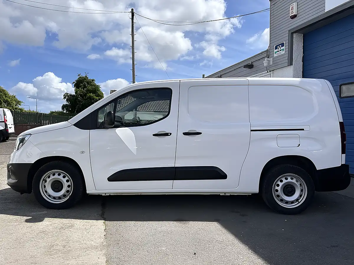 Used 2021 Vauxhall Combo Edition White - Interior and Exterior details 6