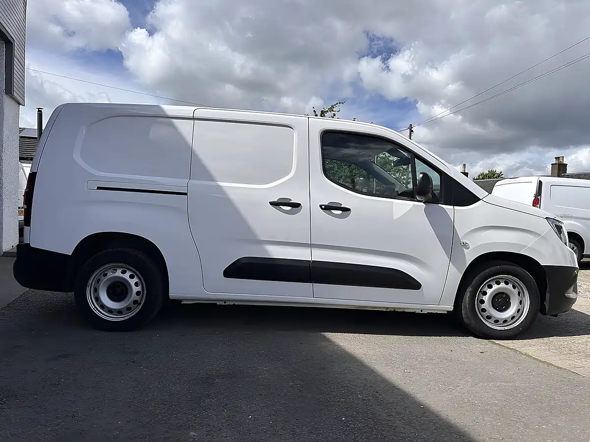 Used 2021 Vauxhall Combo Edition White - Interior and Exterior details 9