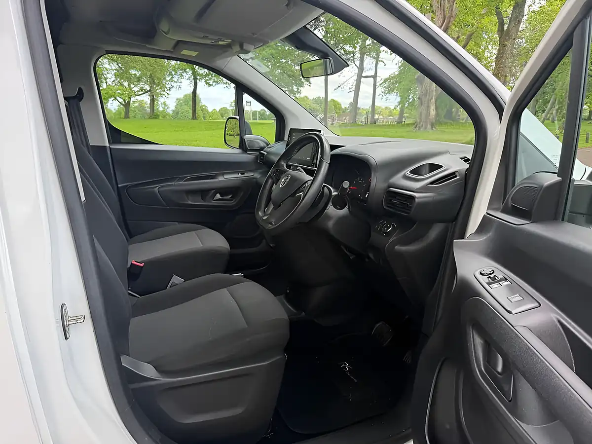 Used 2021 Vauxhall Combo Edition White - Interior and Exterior details 10