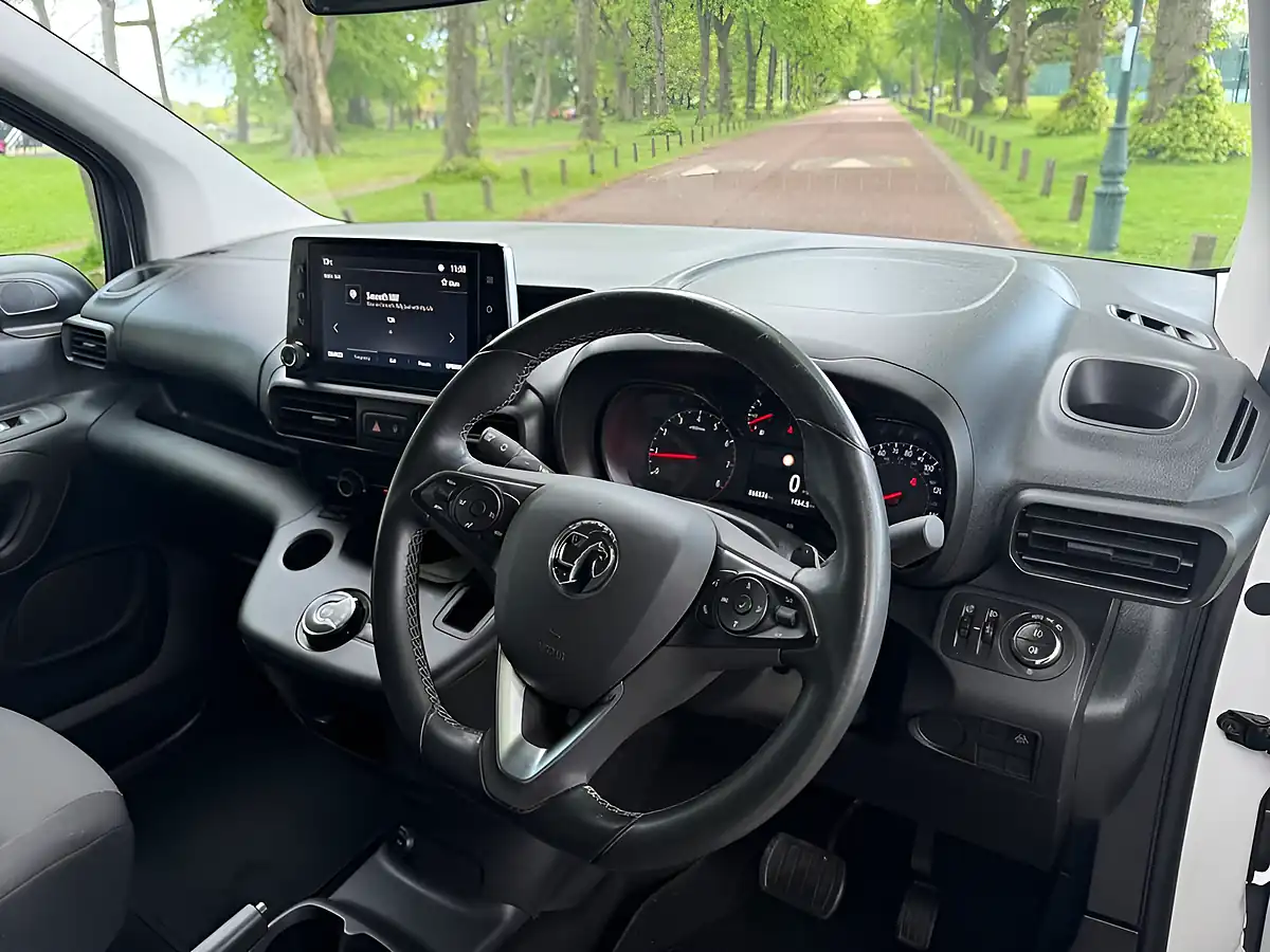 Used 2021 Vauxhall Combo Edition White - Interior and Exterior details 12