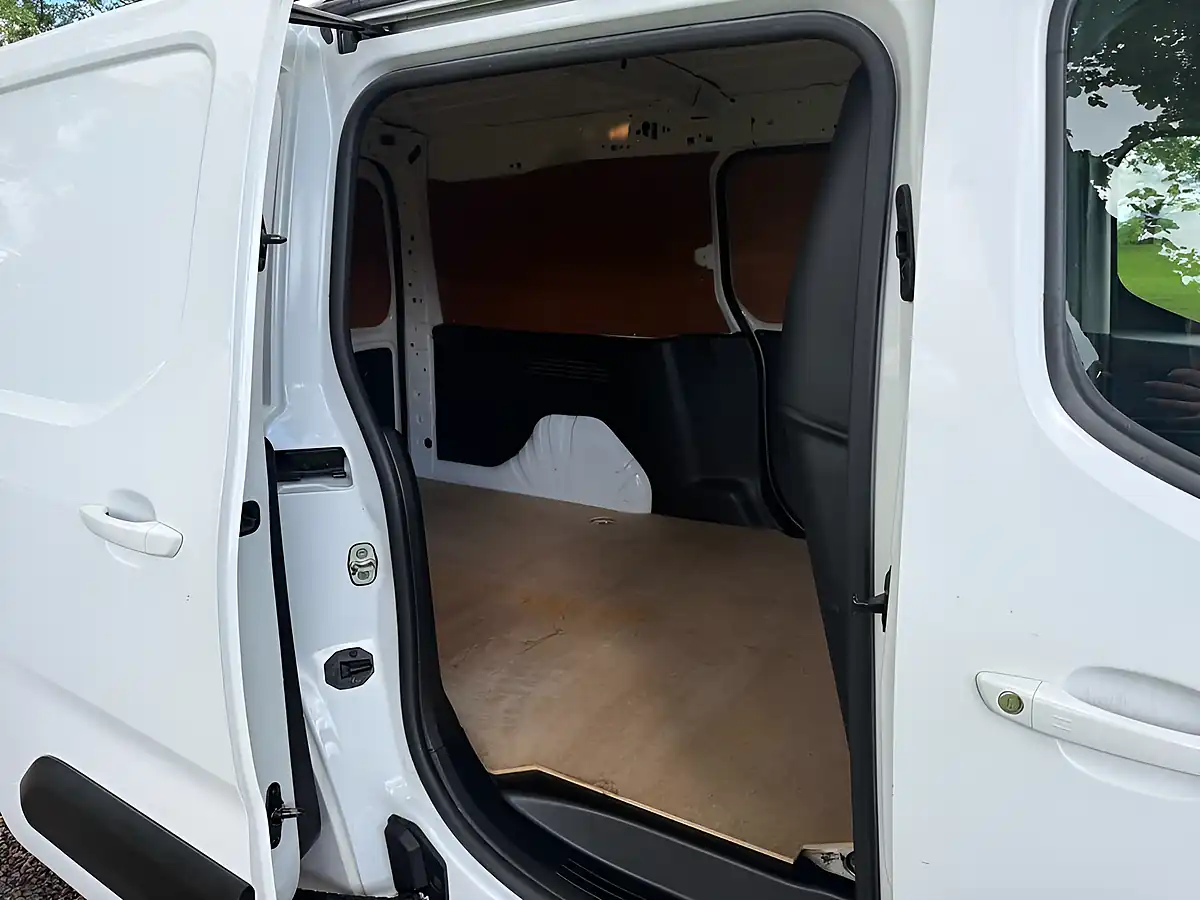 Used 2021 Vauxhall Combo Edition White - Interior and Exterior details 13