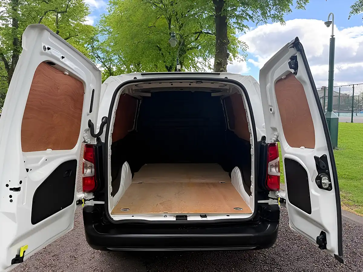 Used 2021 Vauxhall Combo Edition White - Interior and Exterior details 14