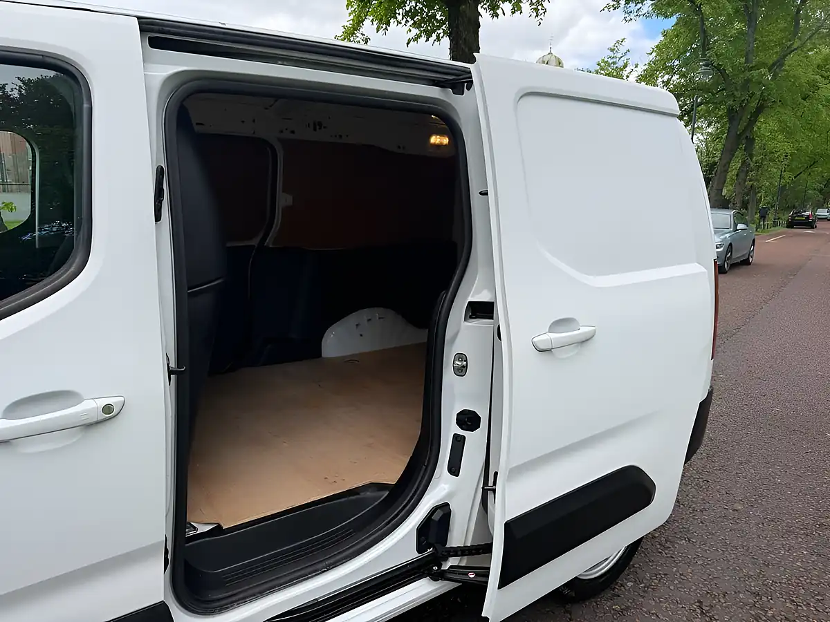 Used 2021 Vauxhall Combo Edition White - Interior and Exterior details 15