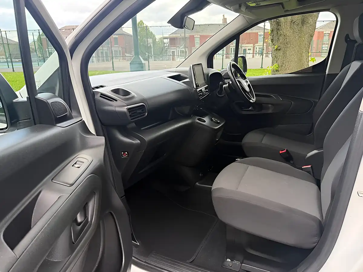 Used 2021 Vauxhall Combo Edition White - Interior and Exterior details 17
