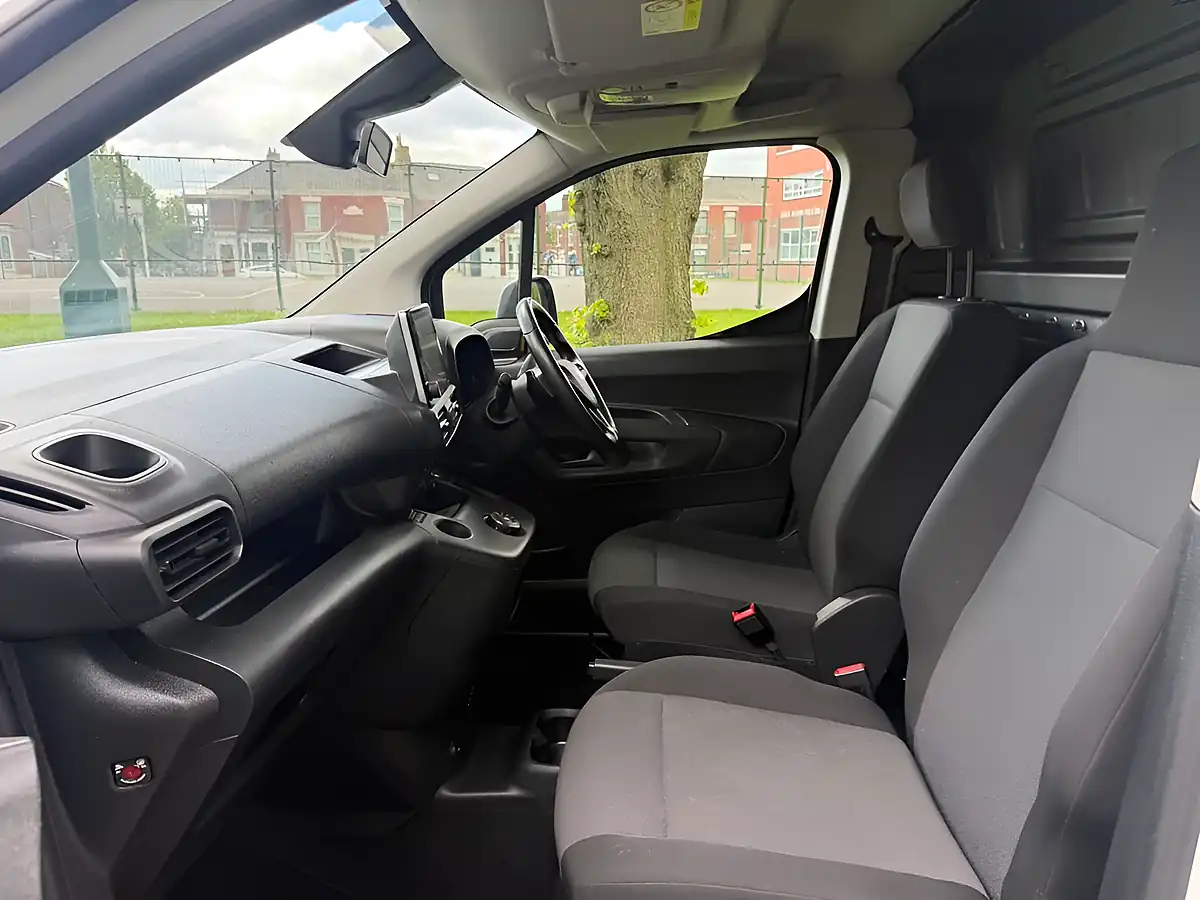 Used 2021 Vauxhall Combo Edition White - Interior and Exterior details 18