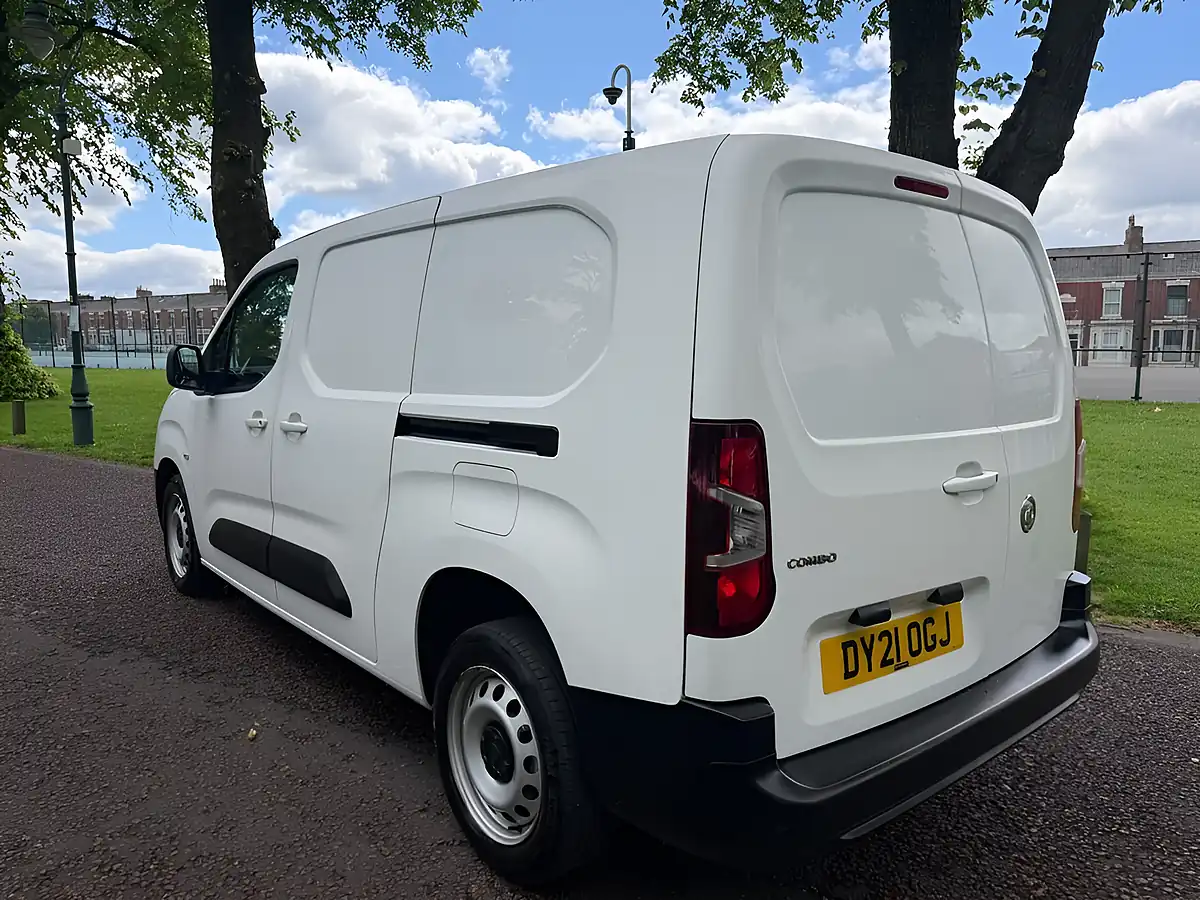 Used 2021 Vauxhall Combo Edition White - Interior and Exterior details 5