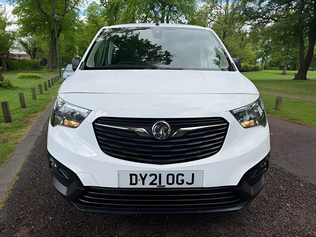 Used 2021 Vauxhall Combo Edition White - Interior and Exterior details 8