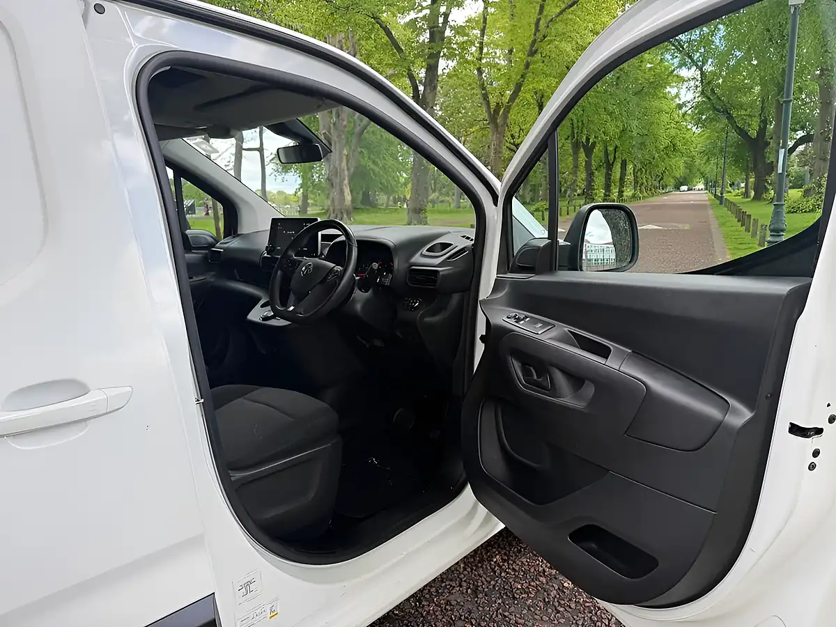 Used 2021 Vauxhall Combo Edition White - Interior and Exterior details 9