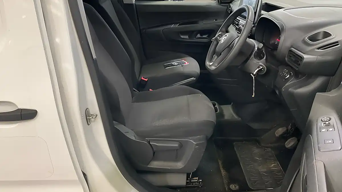 Used 2021 Vauxhall Combo Edition White - Interior and Exterior details 10