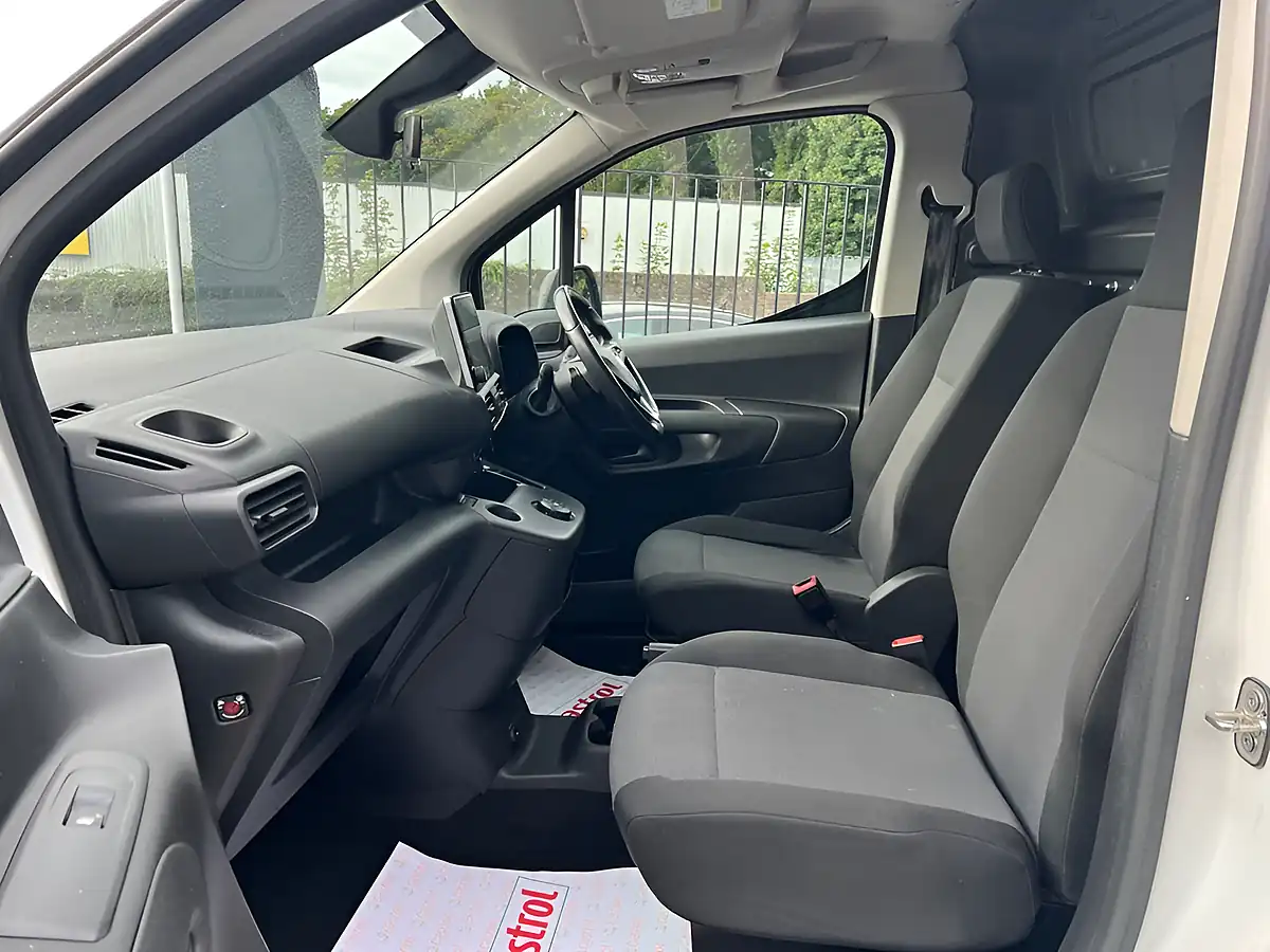 Used 2021 Vauxhall Combo Edition White - Interior and Exterior details 11