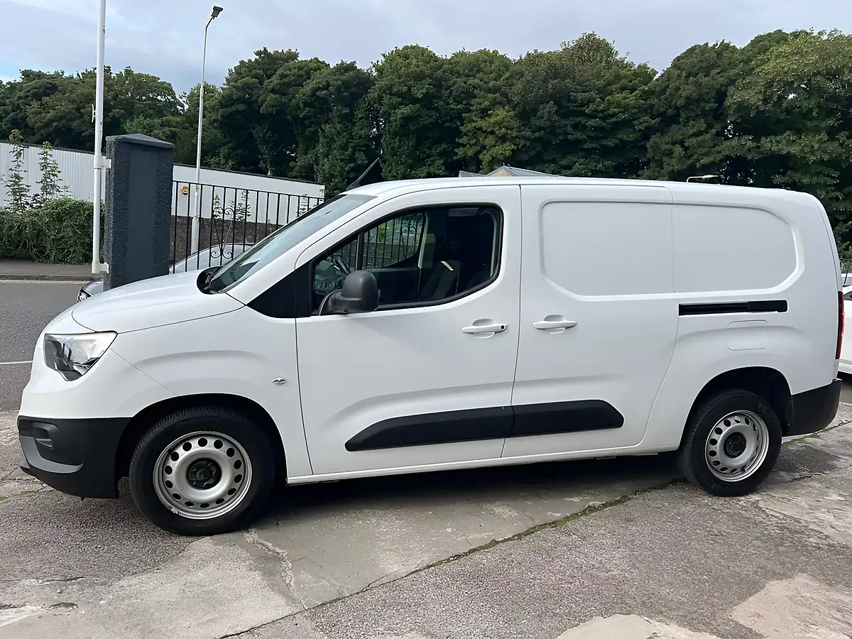 Used 2021 Vauxhall Combo Edition White - Interior and Exterior details 7