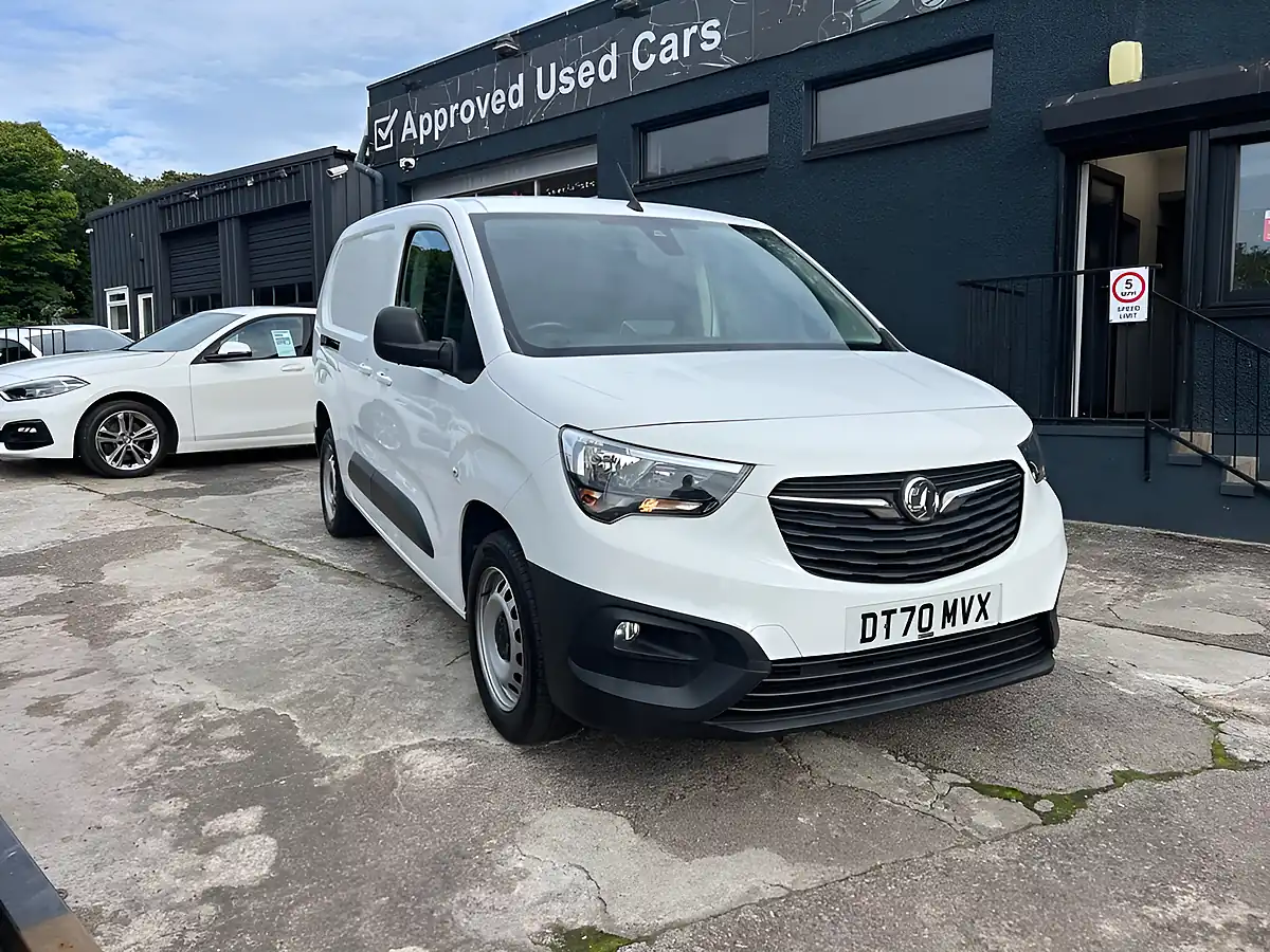 Used 2021 Vauxhall Combo Edition White - Interior and Exterior details 9