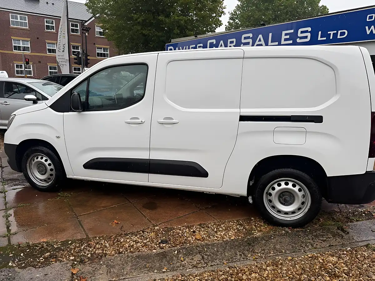 Used 2021 Vauxhall Combo Edition White - Interior and Exterior details 3