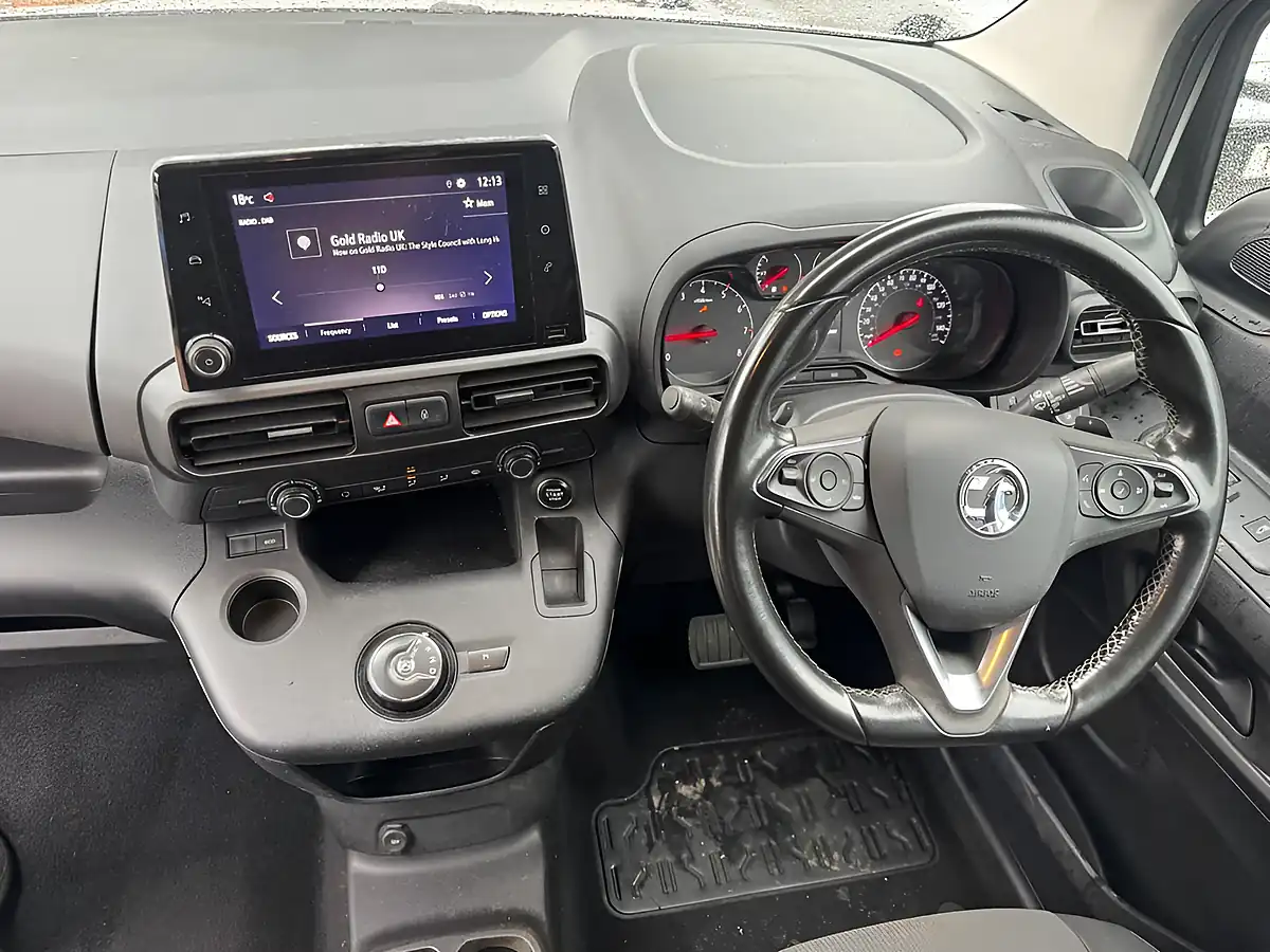 Used 2021 Vauxhall Combo Edition White - Interior and Exterior details 5