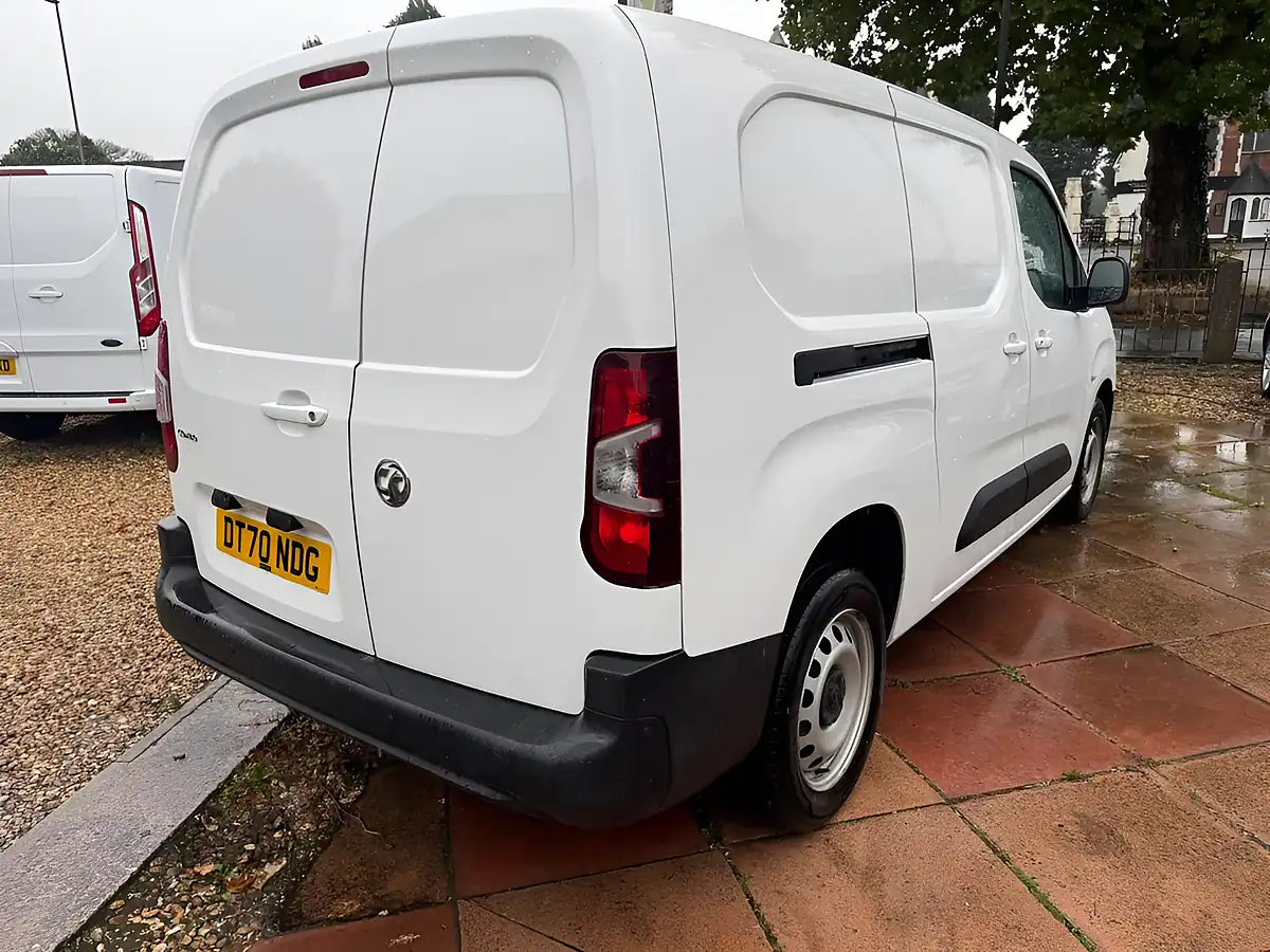 Used 2021 Vauxhall Combo Edition White - Interior and Exterior details 7