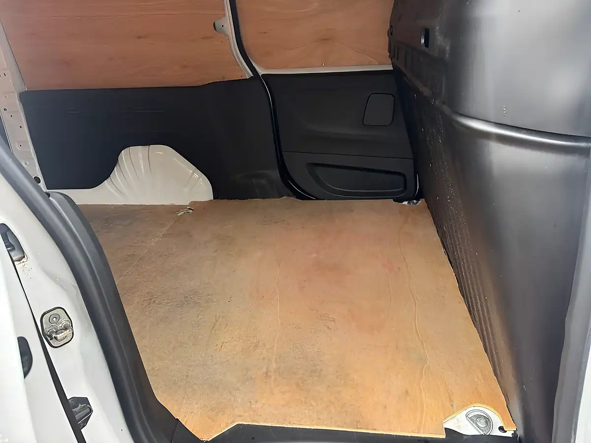 Used 2021 Vauxhall Combo Edition White - Interior and Exterior details 8