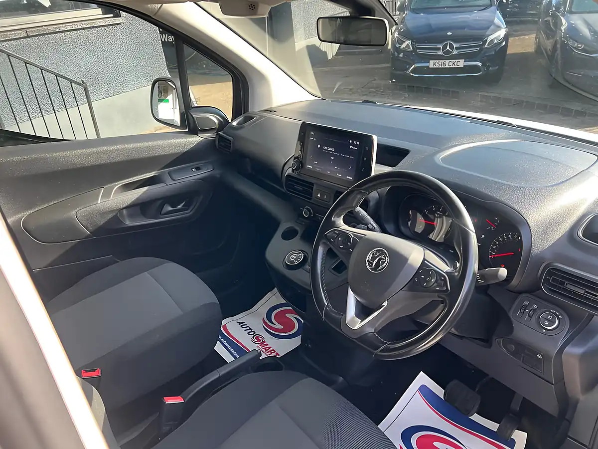 Used 2021 Vauxhall Combo Edition White - Interior and Exterior details 13