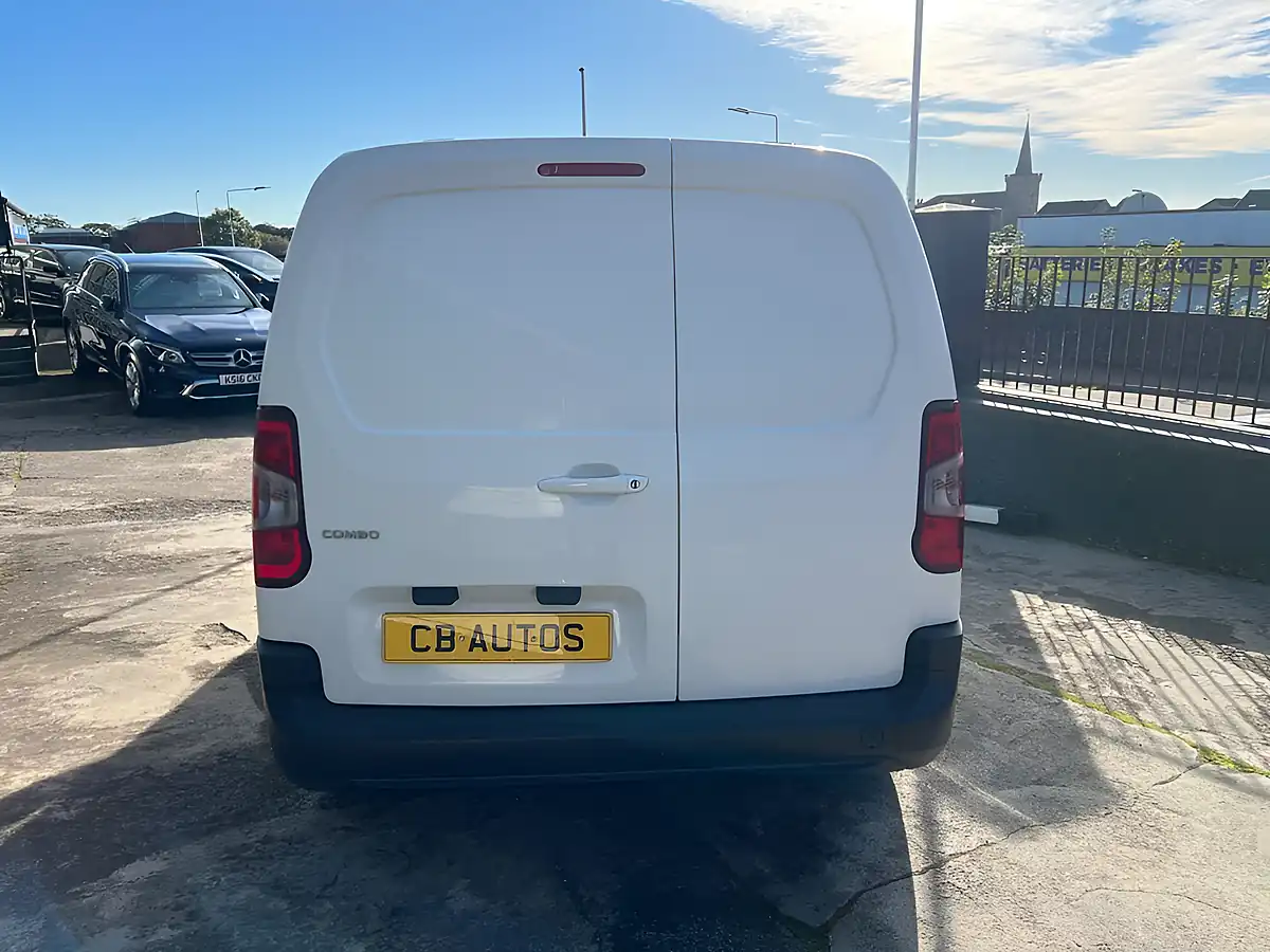 Used 2021 Vauxhall Combo Edition White - Interior and Exterior details 5