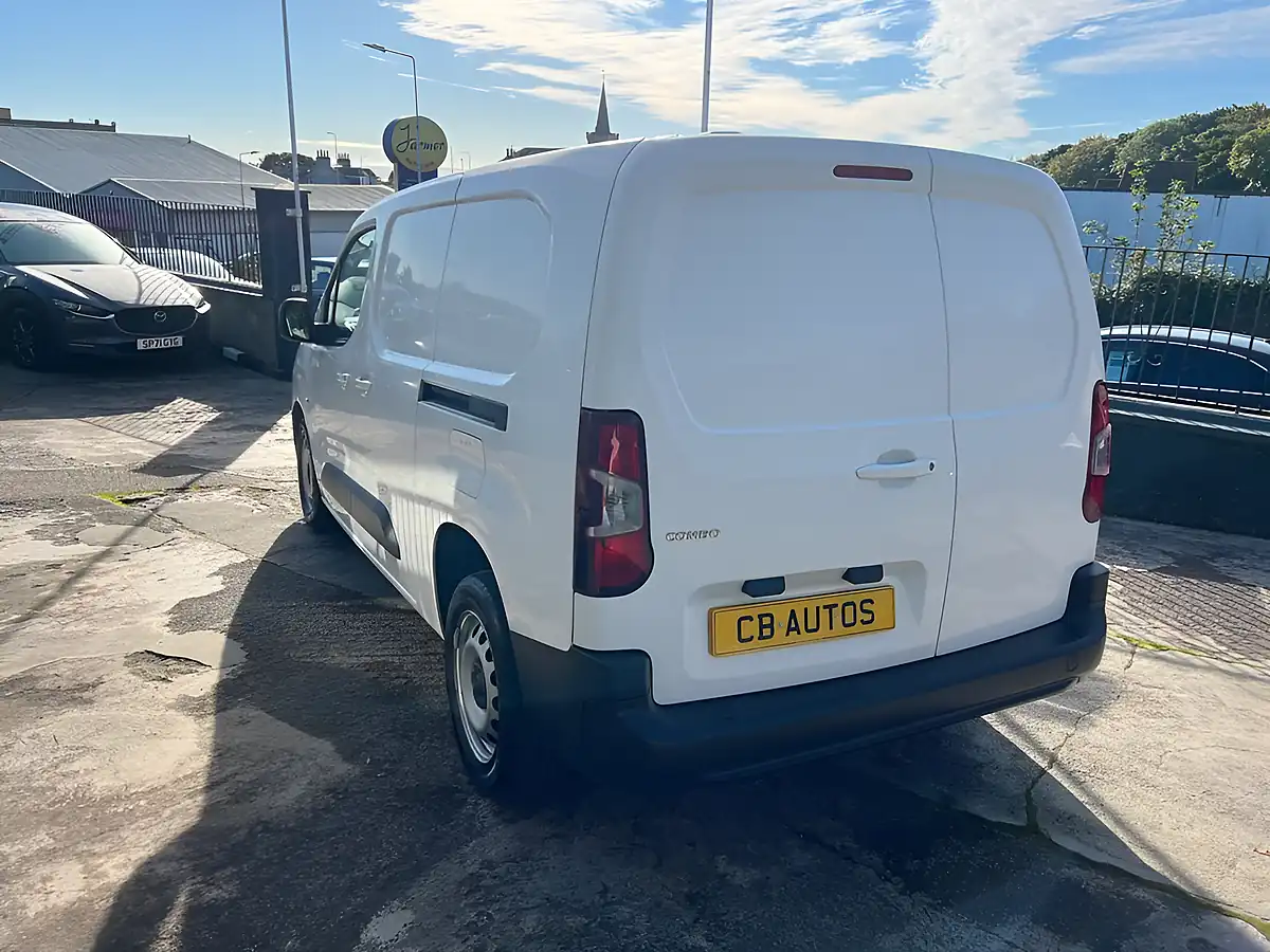 Used 2021 Vauxhall Combo Edition White - Interior and Exterior details 6