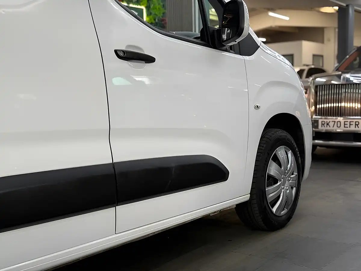 Used 2021 Vauxhall Combo L1H1 Sportive S/S White - Interior and Exterior details 16