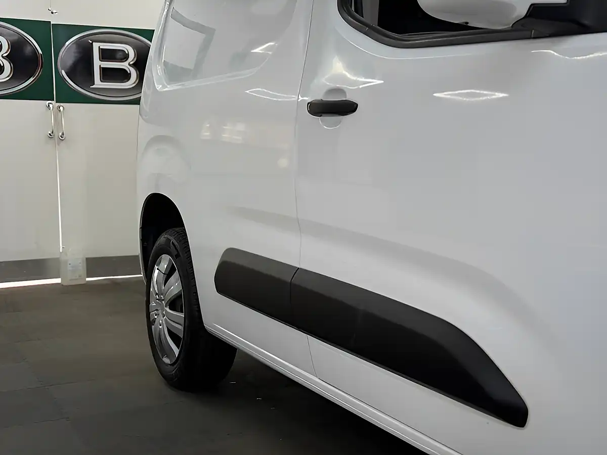 Used 2021 Vauxhall Combo L1H1 Sportive S/S White - Interior and Exterior details 17