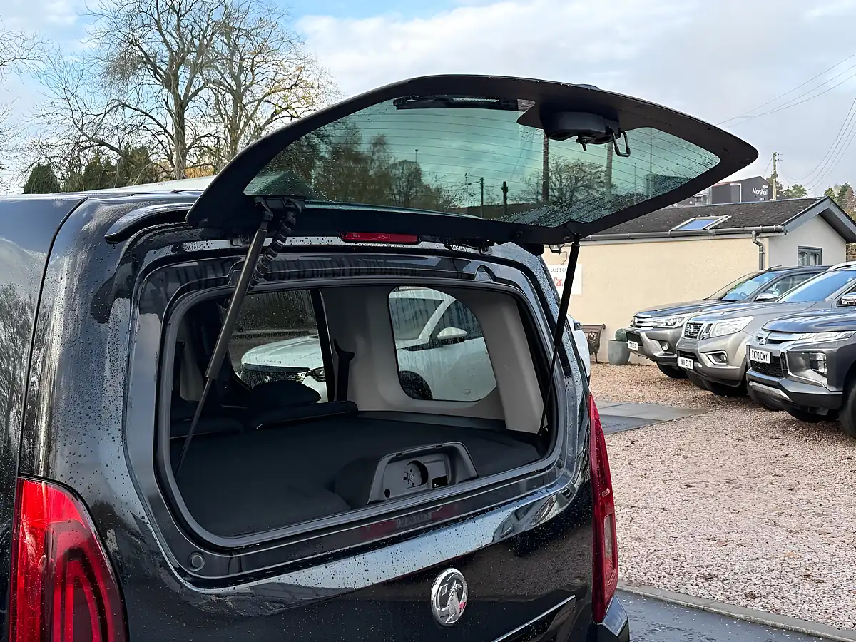 Used 2021 Vauxhall Combo Life Se Black Pearl - Interior and Exterior details 11