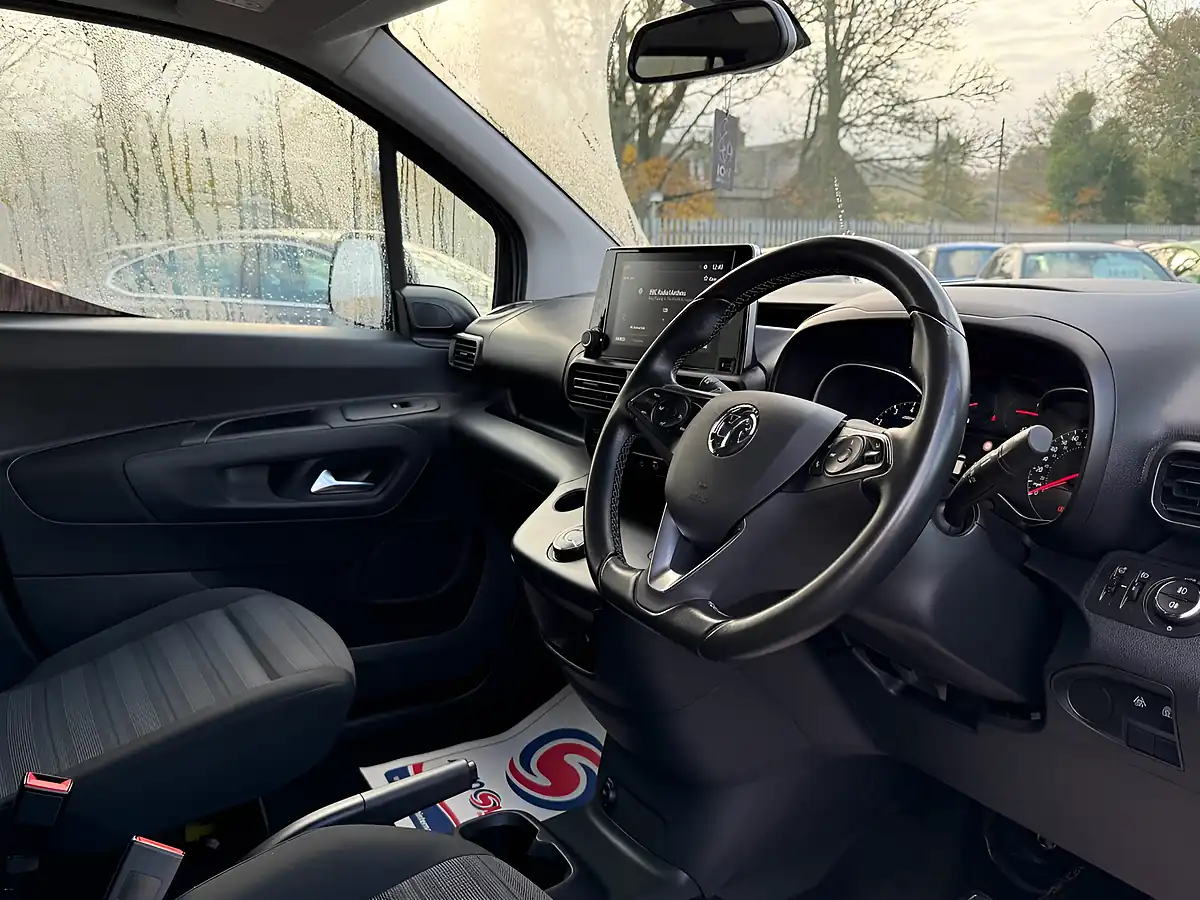 Used 2021 Vauxhall Combo Life Se Black Pearl - Interior and Exterior details 13