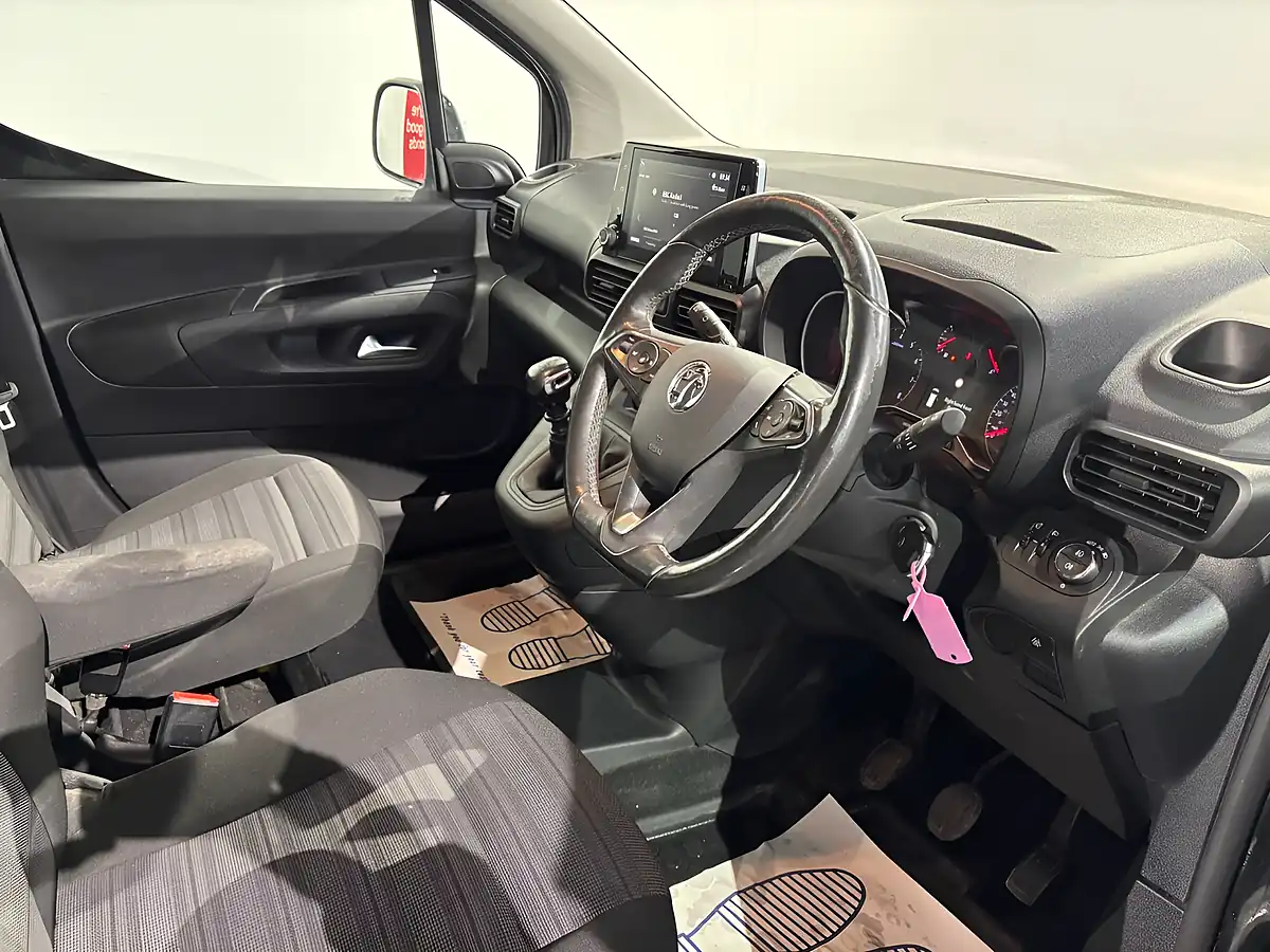 Used 2021 Vauxhall Combo Life Se Onyx Black - Interior and Exterior details 15