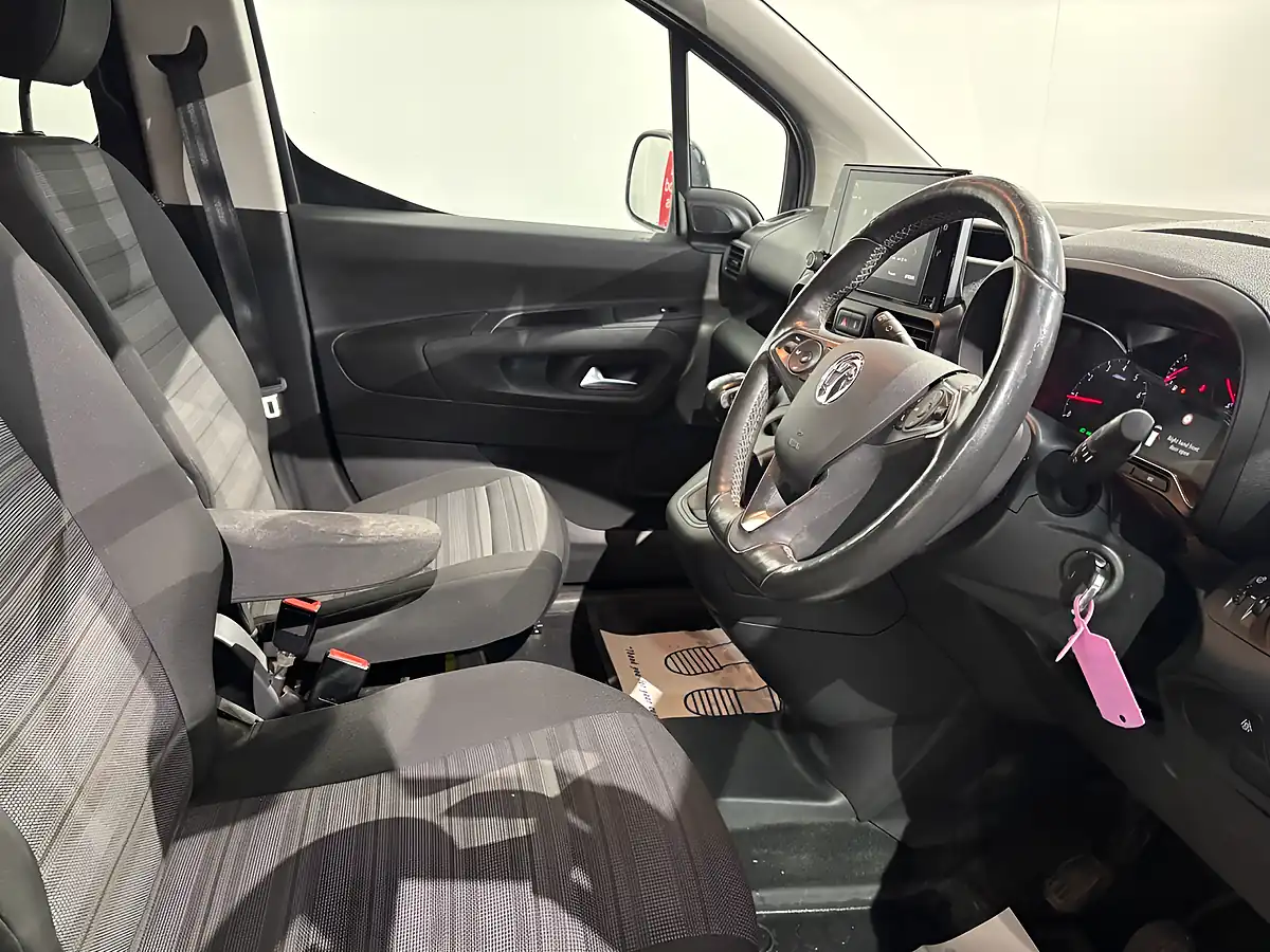 Used 2021 Vauxhall Combo Life Se Onyx Black - Interior and Exterior details 16
