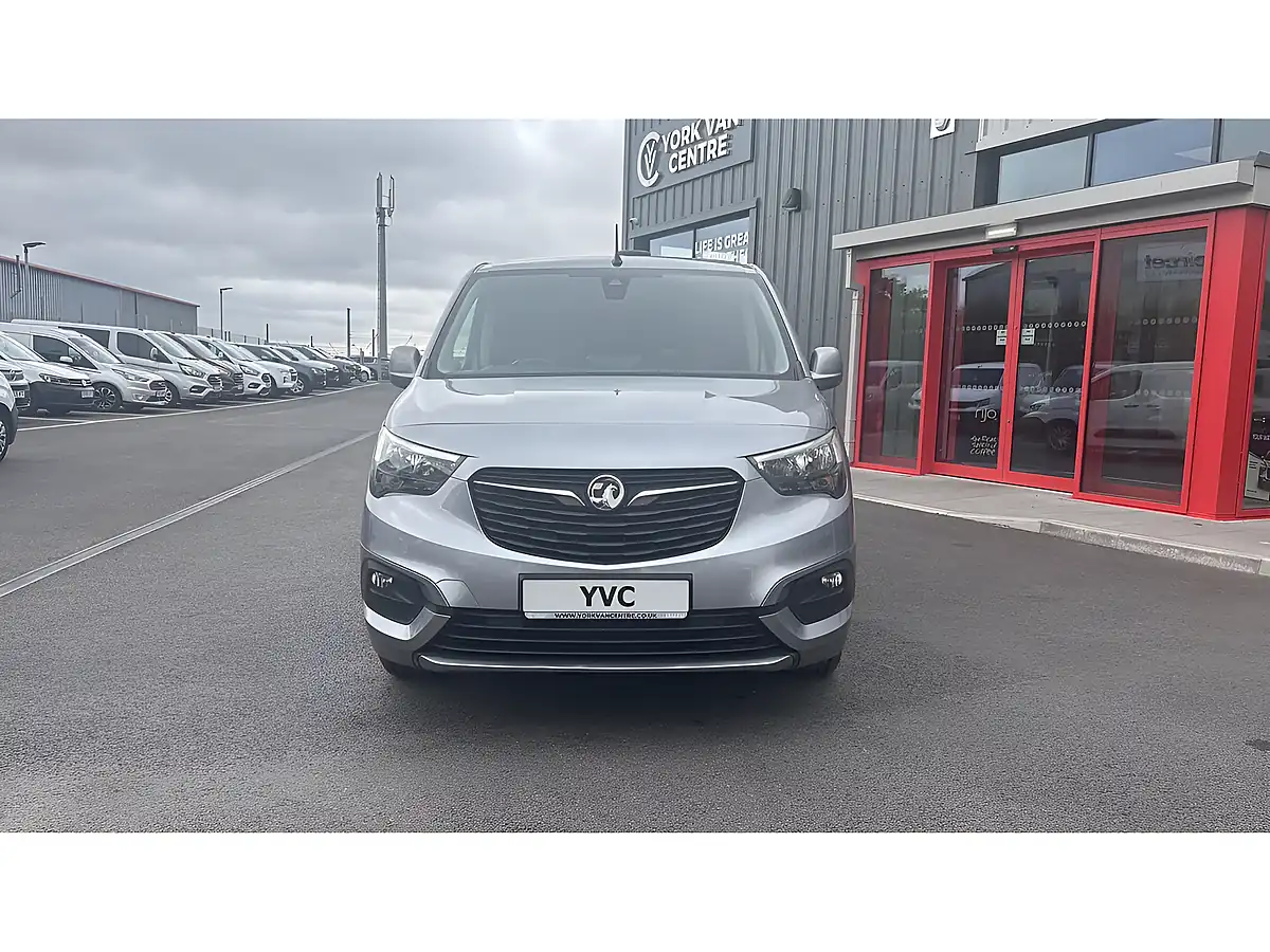 Used 2021 Vauxhall Combo Sportive Grey - Interior and Exterior details 9
