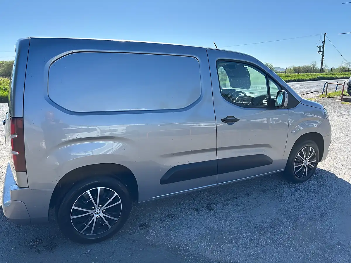Used 2021 Vauxhall Combo Sportive Grey - Interior and Exterior details 3
