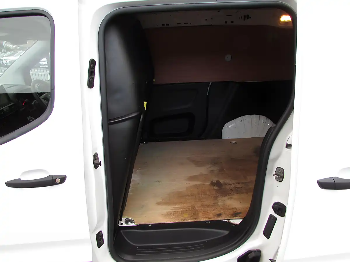 Used 2021 Vauxhall Combo Sportive L1 H1 White - Interior and Exterior details 10