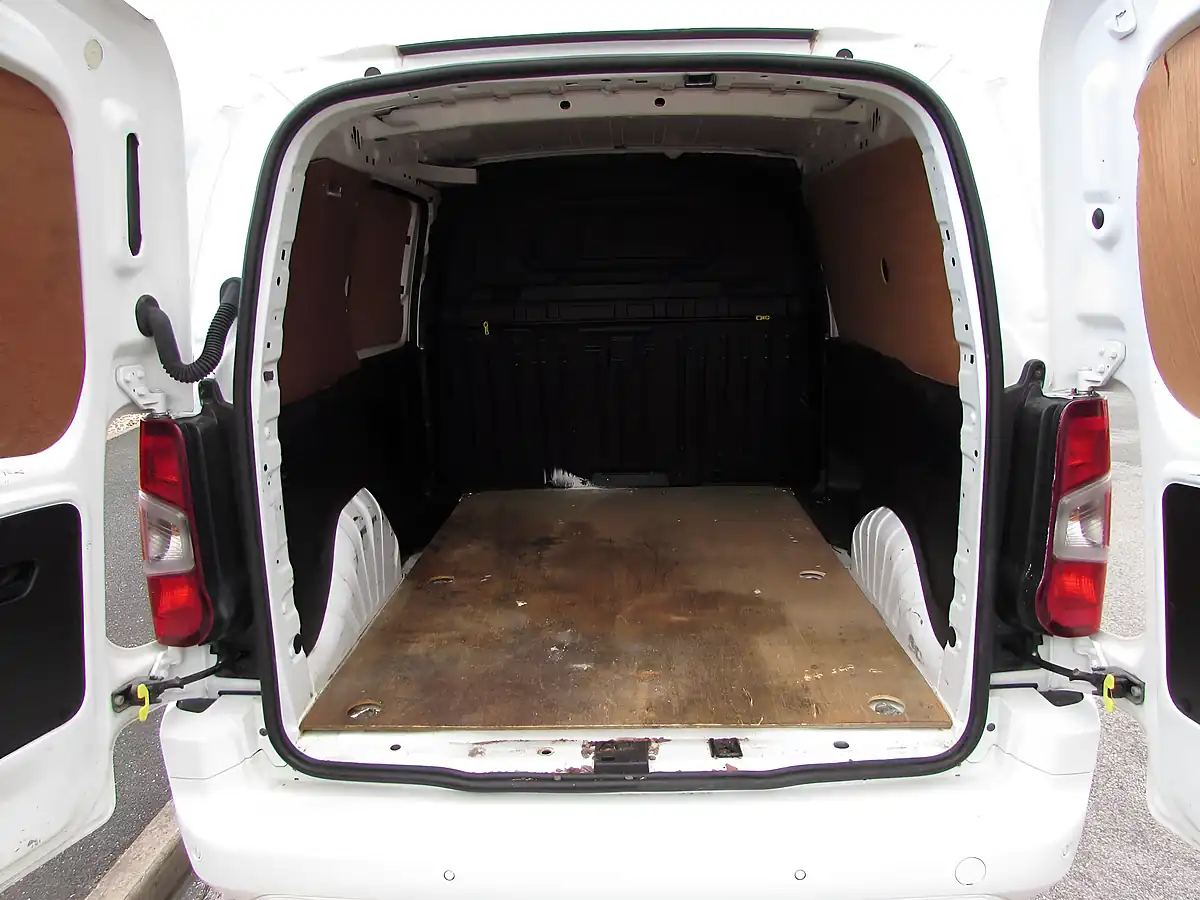 Used 2021 Vauxhall Combo Sportive L1 H1 White - Interior and Exterior details 11