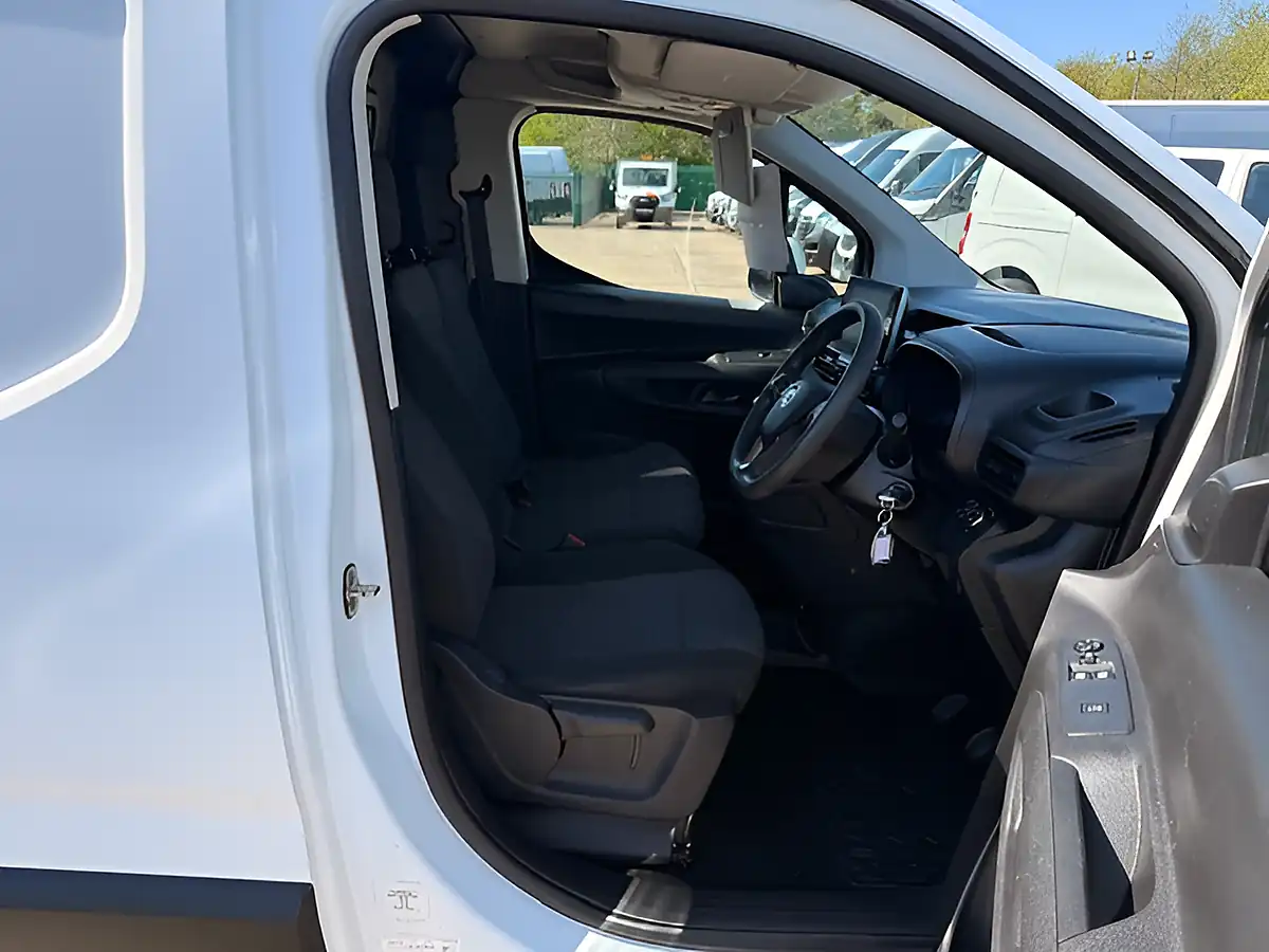 Used 2021 Vauxhall Combo Sportive L1 Swb White - Interior and Exterior details 15